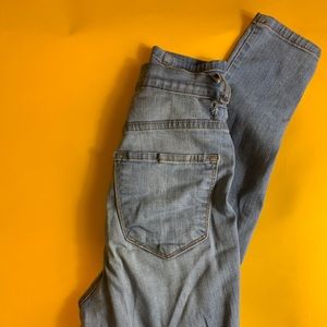 Fashion novels jeans